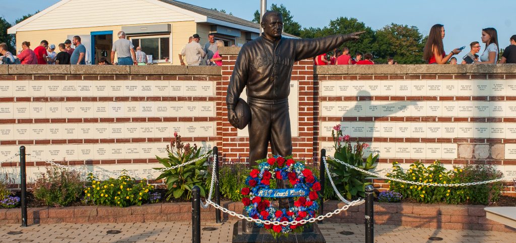 Petercuskie Statue 1024x482